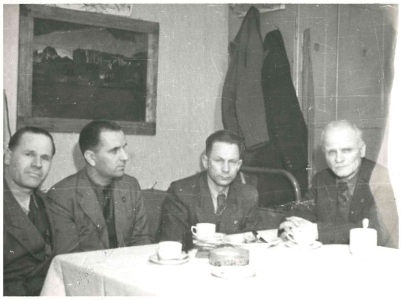 Чаювання у ген-полк. М. Омеляновича-Павленка. Новий Ульм, 1947