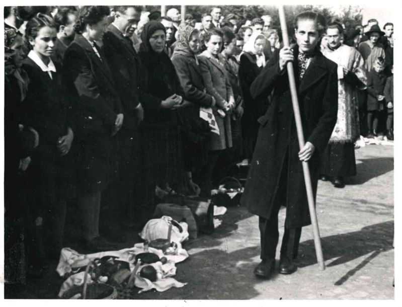 Освячення пасок в таборі ДП