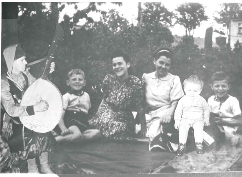 Родина Олексієнка в 1942 році. Польща