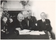 Президент УНР в екзилі Андрій Лівицький (ліворуч)