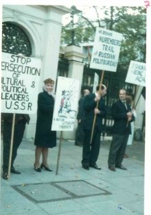 Фото: &laquo;Люди з Лестеру й Дерби під час пікетування московської амбасади в Лондоні&raquo;