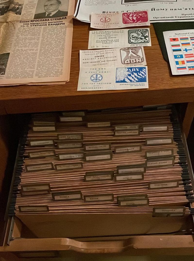 Працюючи з поштою Бандери