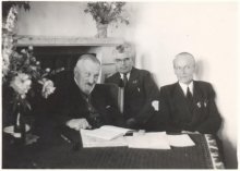 Президент УНР в екзилі Андрій Лівицький (ліворуч)