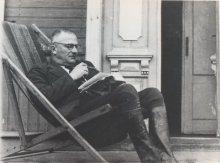 Генерал-хорунжий Петро Дяченко (пише)