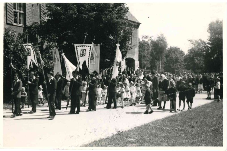 Похід навколо церкви