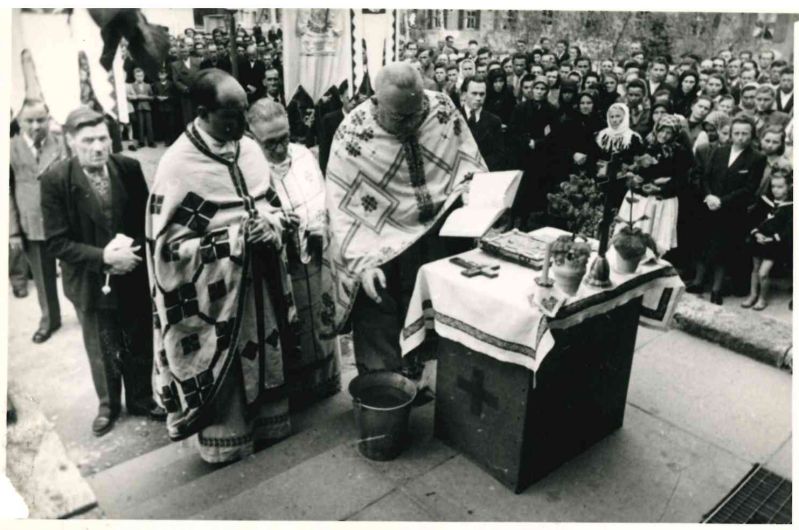 Декан Пилипець під час служби